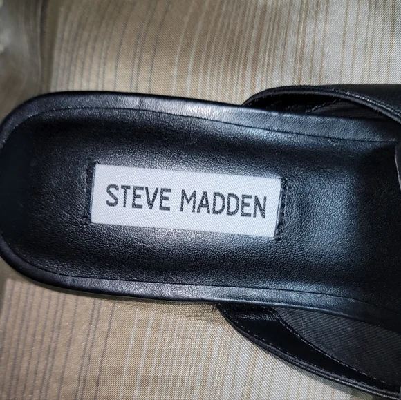 Steve Madden Black Quilted Leather Shoes. With Silver Chain With Rhinestones. - Picture 2 of 5